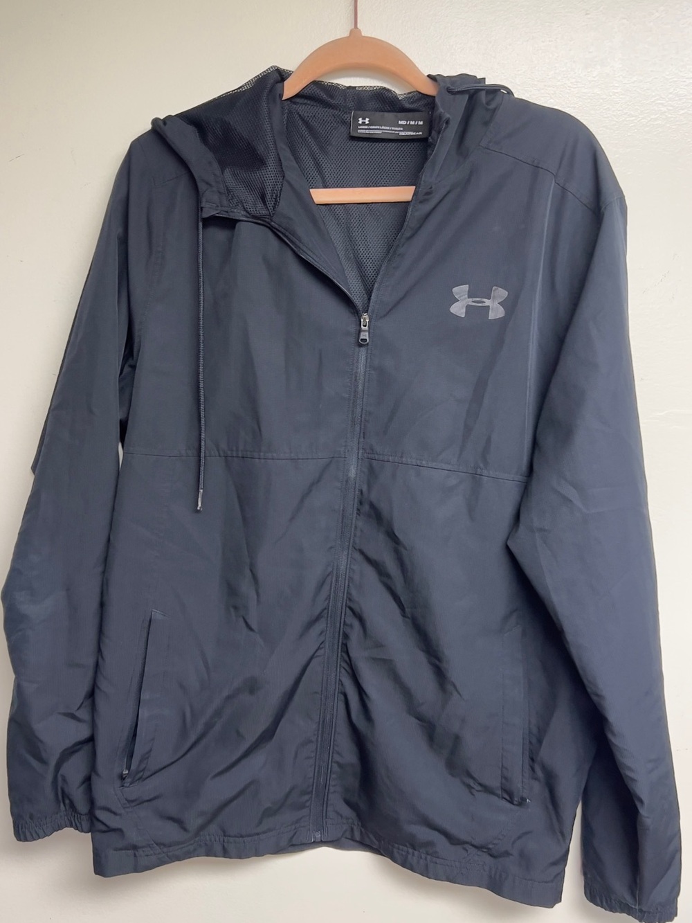 Under Armour Men's/Unisex Black Hooded Lightweight Windbreaker Jacket